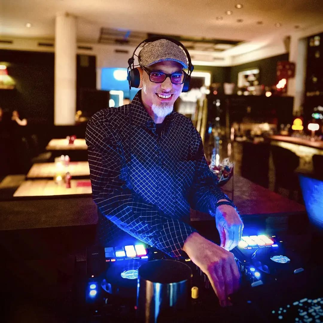 DJ Zitros aus Berlin im DJ ALLIANZ e.V. Porträt
