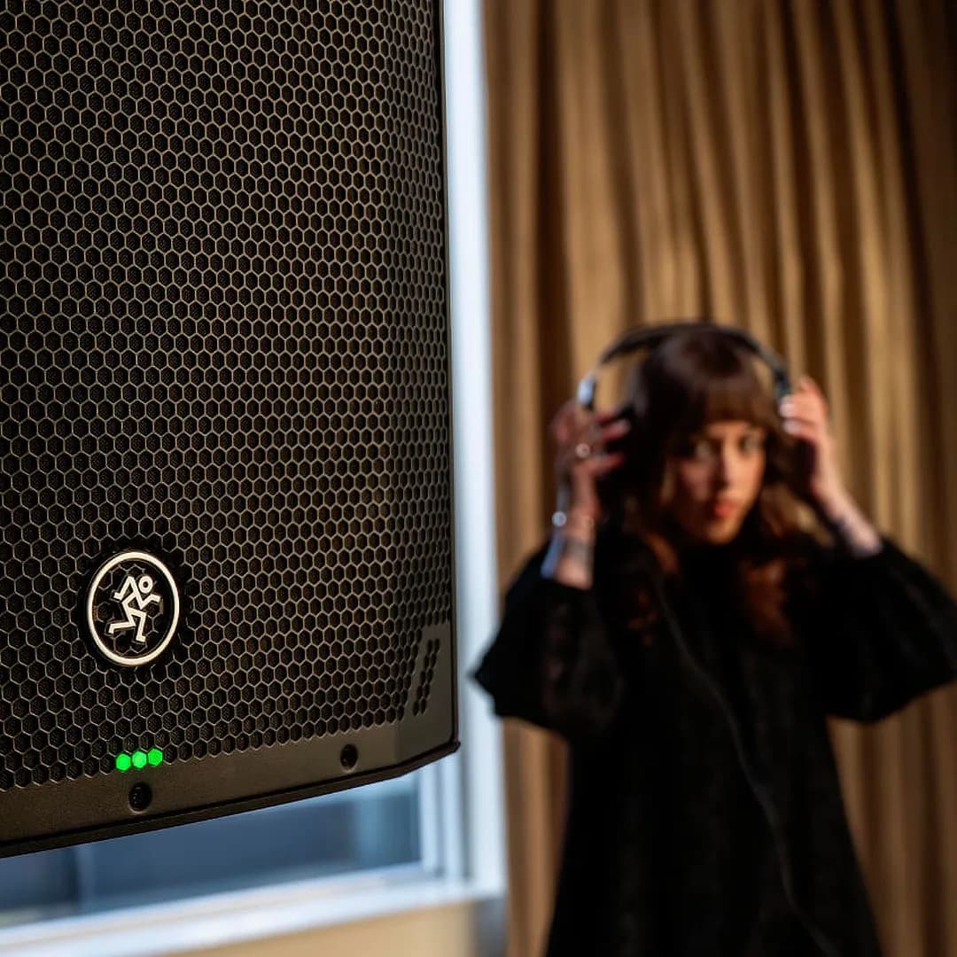 Soundcheck-Stress adé? Die neue Mackie Thumpv4 Serie im DJ-Check
